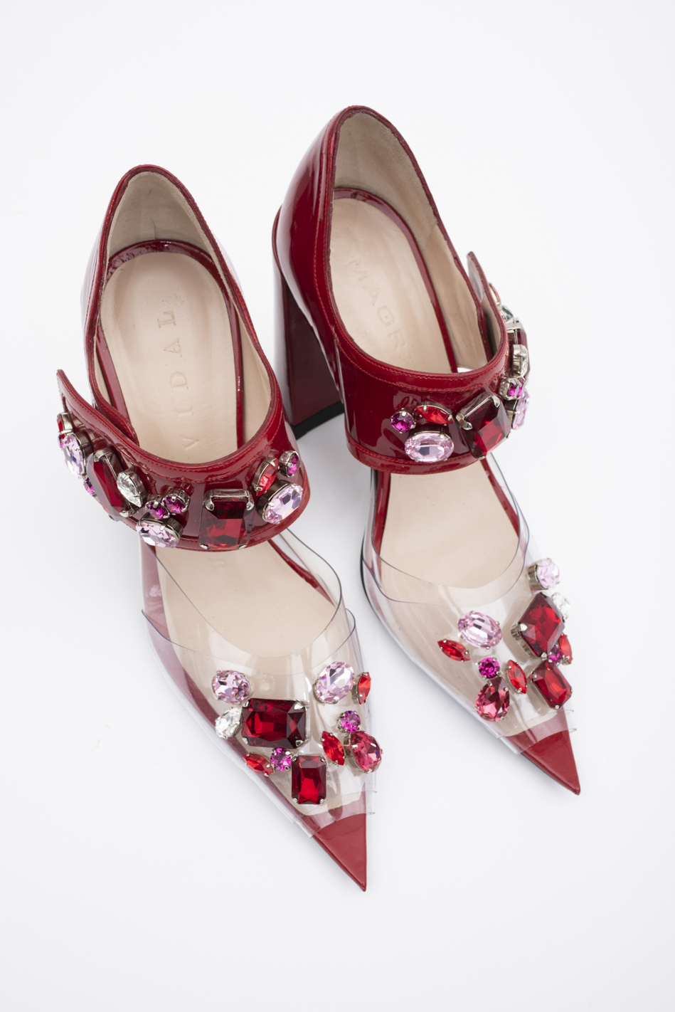 ANGELA_24103-1_550-3-